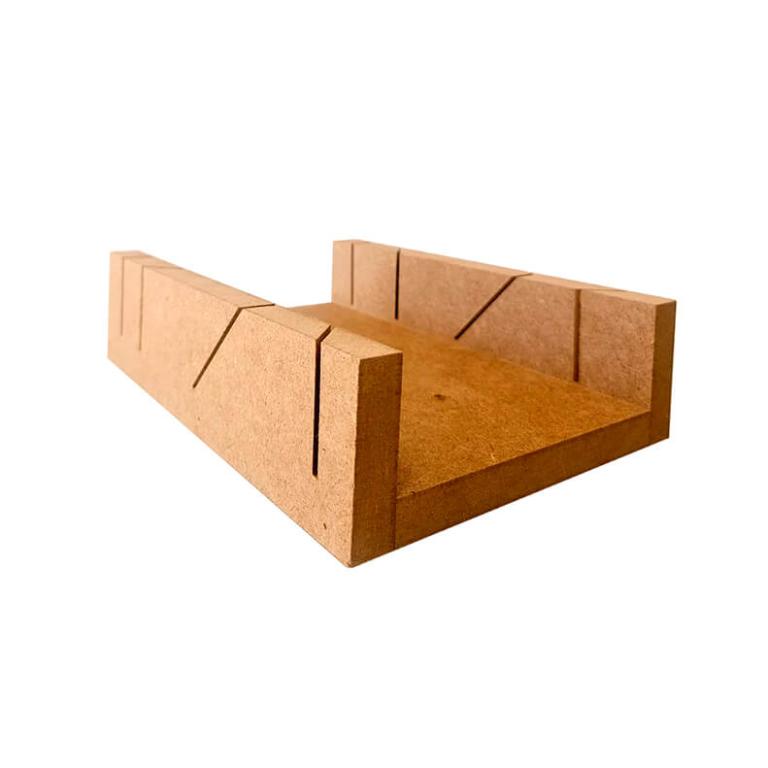 Caja-ingletes-molduras-poliestireno-pared-2
